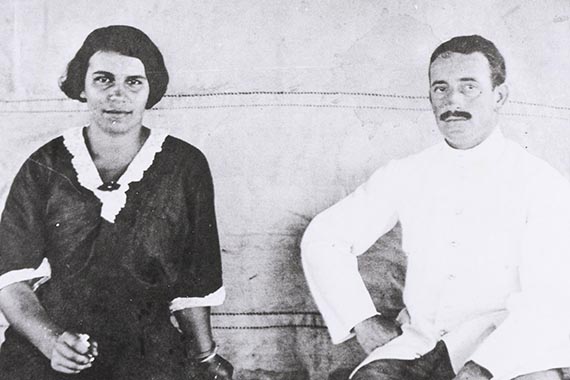 Abbildung zu: Lotte und Hermann Max Pechstein auf ihrer Palau Reise, 1914. &copy; Pechstein 2025 Hamburg / Berlin / VG Bild-Kunst, Bonn 2025